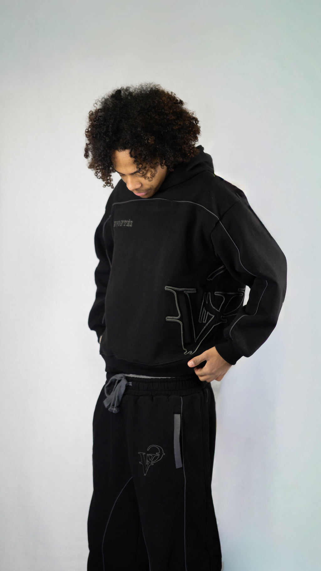 Éleve Noir Black Hoodie